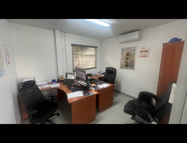 410M² WAREHOUSE TO LET IN SPARTAN